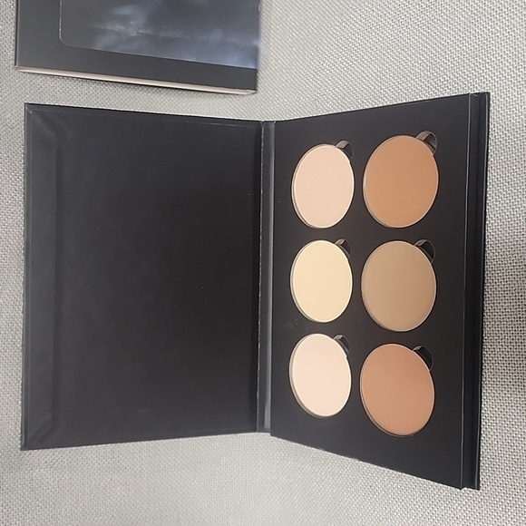 Anastasia Beverly Hills Makeup New Anastasia Contour Powder Kit Light To Medium Poshmark